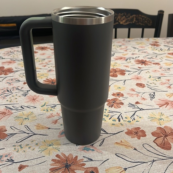 Stanley 30 ounce Tumbler - Picture 3 of 5